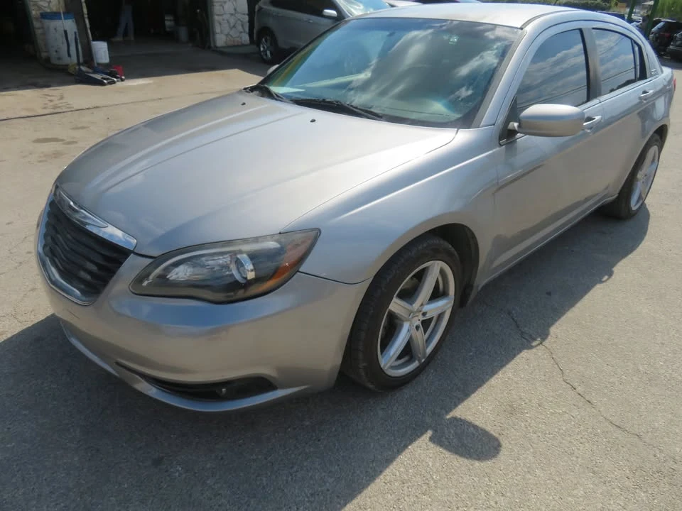 2014 Chrysler 200 - Image 2 of 6