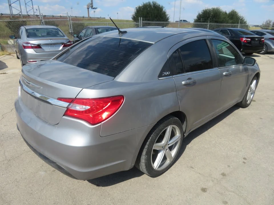 2014 Chrysler 200 - Image 4 of 6