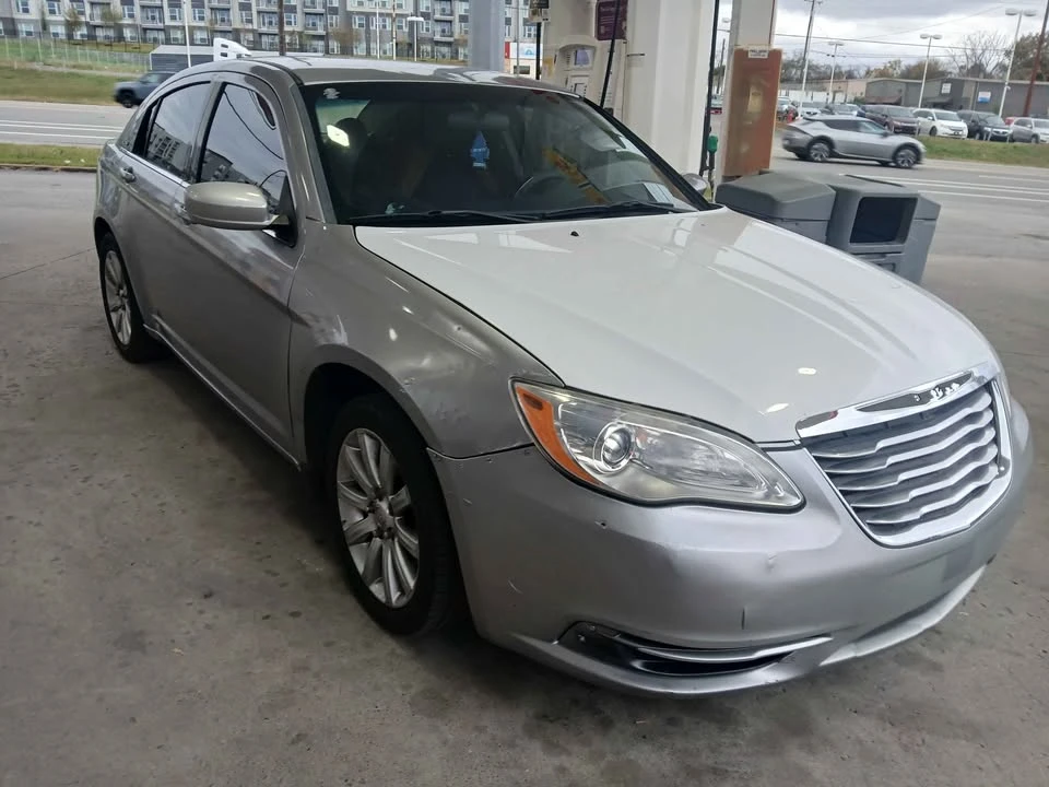 2014 Chrysler 200 - Image 6 of 10