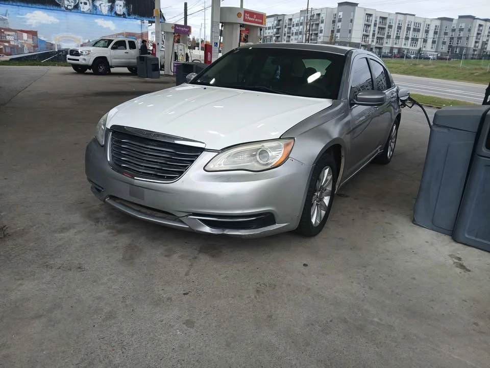 2014 Chrysler 200 - Image 2 of 10