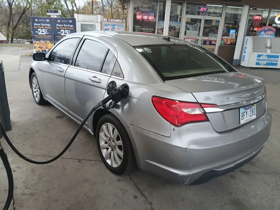 2014 Chrysler 200 - Image 10 of 10