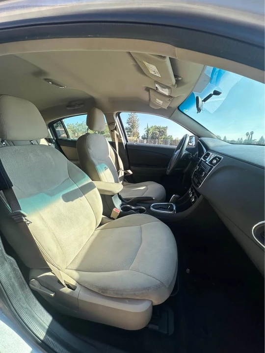 2014 Chrysler 200 - Image 7 of 8