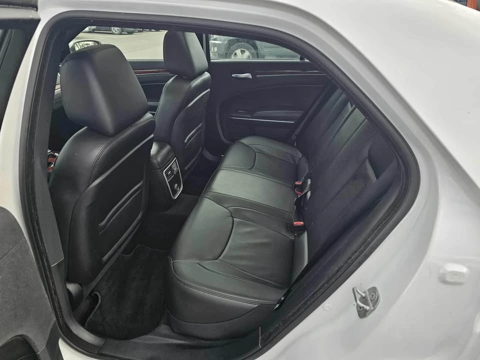 2014 Chrysler 300 (2005-2023) - Image 5 of 8