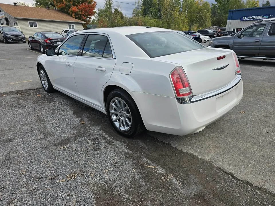 2014 Chrysler 300 (2005-2023) - Image 4 of 8