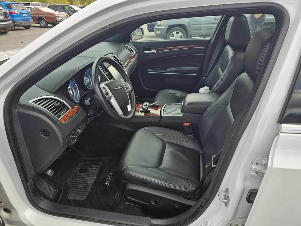2014 Chrysler 300 (2005-2023) - Image 6 of 8