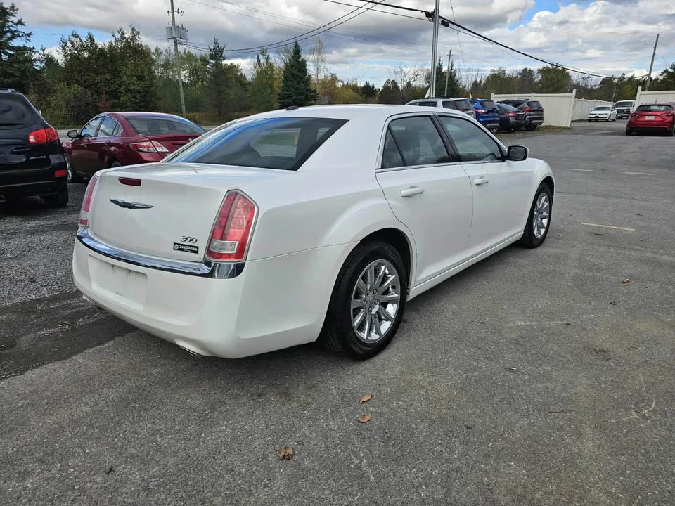 2014 Chrysler 300 (2005-2023) - Image 3 of 8