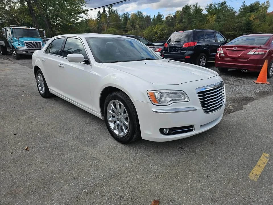 2014 Chrysler 300 (2005-2023) - Image 2 of 8