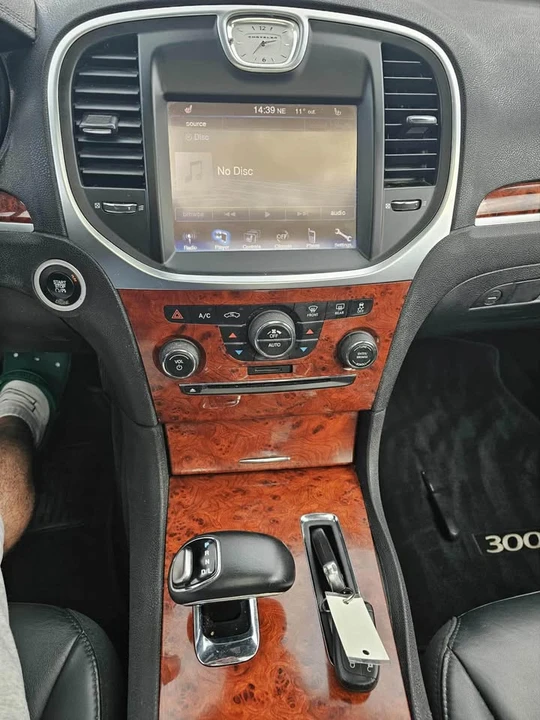 2014 Chrysler 300 (2005-2023) - Image 7 of 8