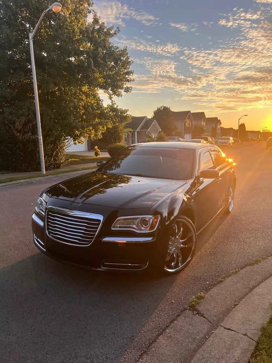 2014 Chrysler 300 (2005-2023) - Image 5 of 9