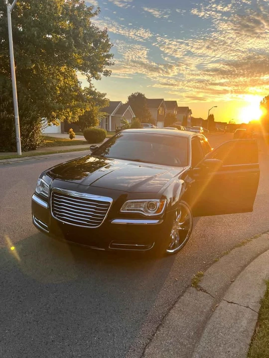 2014 Chrysler 300 (2005-2023) - Image 2 of 9