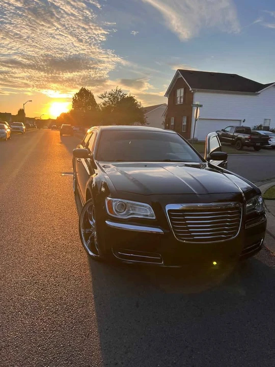 2014 Chrysler 300 (2005-2023) - Image 3 of 9