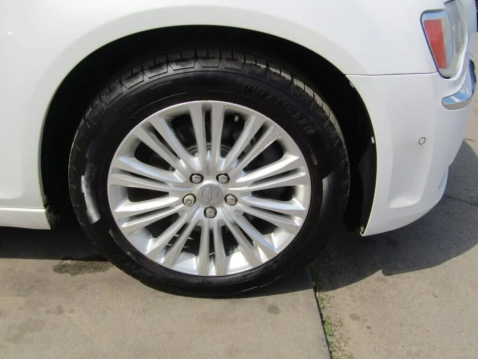 2014 Chrysler 300 (2005-2023) - Image 2 of 20