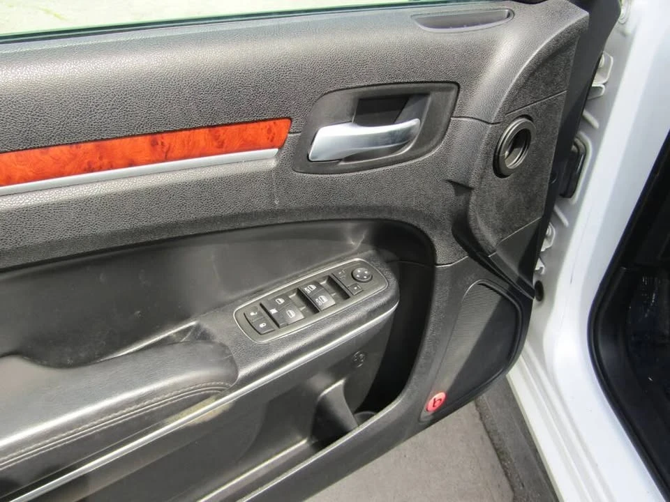 2014 Chrysler 300 (2005-2023) - Image 17 of 20