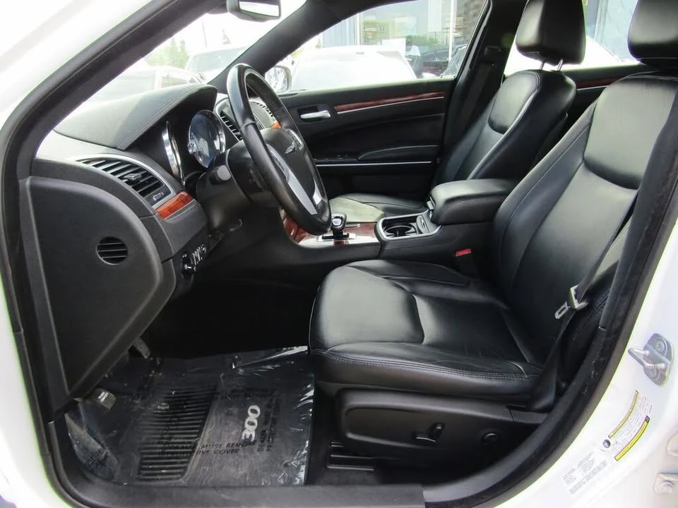 2014 Chrysler 300 (2005-2023) - Image 19 of 20