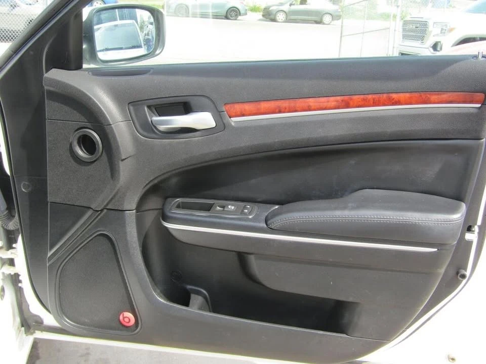 2014 Chrysler 300 (2005-2023) - Image 11 of 20