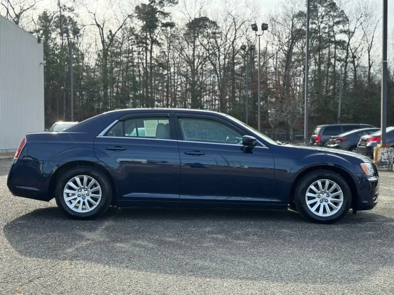 2014 Chrysler 300 (2005-2023) - Image 4 of 12