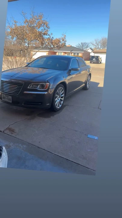 2014 Chrysler 300 (2005-2023) - Image 5 of 9