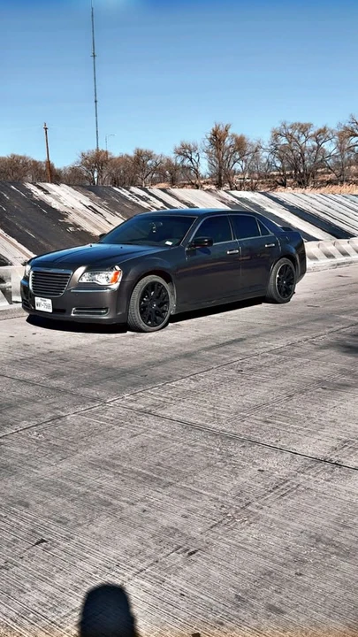2014 Chrysler 300 (2005-2023) - Image 4 of 9