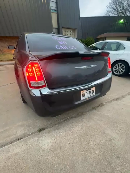 2014 Chrysler 300 (2005-2023) - Image 9 of 9