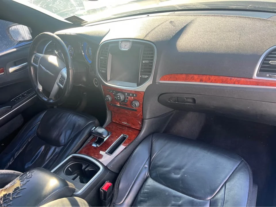 2014 Chrysler 300 (2005-2023) - Image 5 of 6