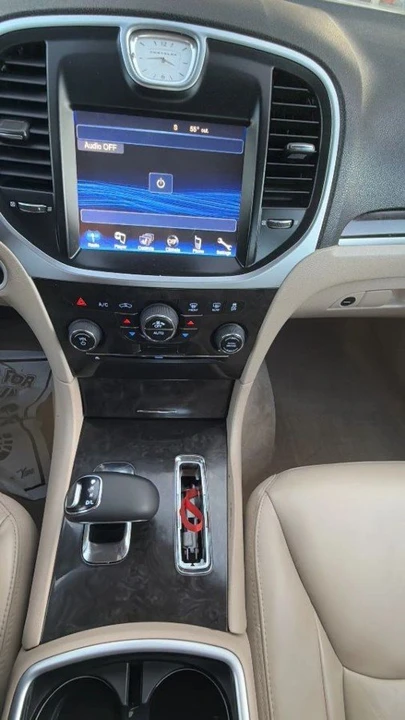 2014 Chrysler 300 (2005-2023) - Image 15 of 20