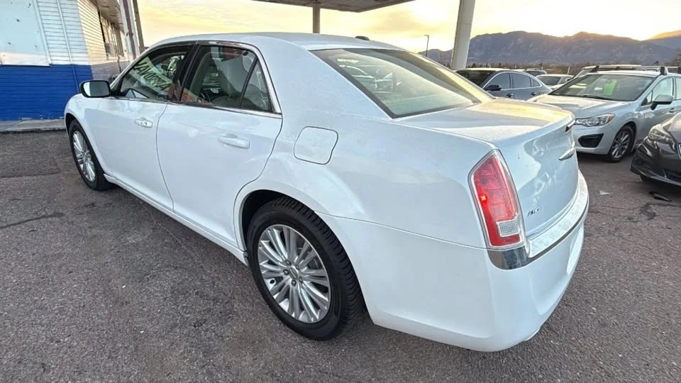 2014 Chrysler 300 (2005-2023) - Image 5 of 20