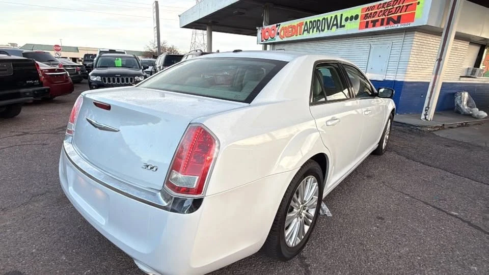 2014 Chrysler 300 (2005-2023) - Image 9 of 20
