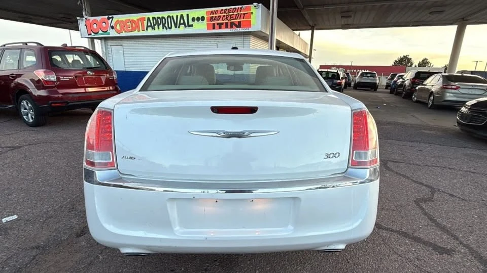 2014 Chrysler 300 (2005-2023) - Image 8 of 20