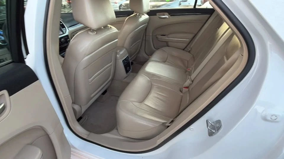 2014 Chrysler 300 (2005-2023) - Image 13 of 20