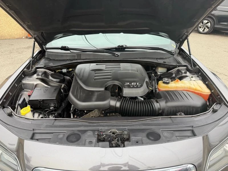 2014 Chrysler 300 (2005-2023) - Image 11 of 12