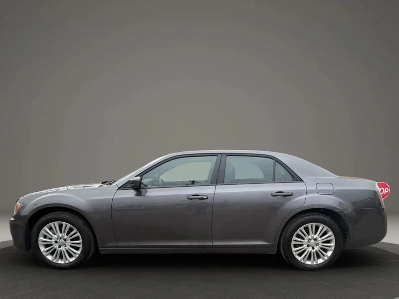 2014 Chrysler 300 (2005-2023) - Image 8 of 12