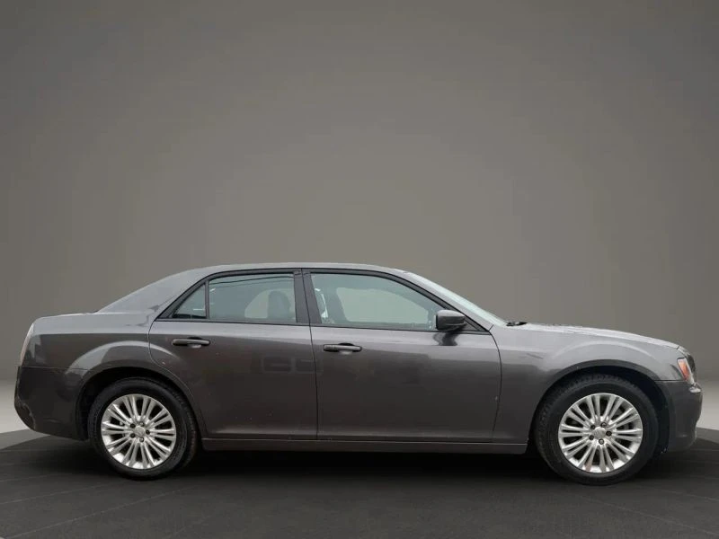 2014 Chrysler 300 (2005-2023) - Image 4 of 12