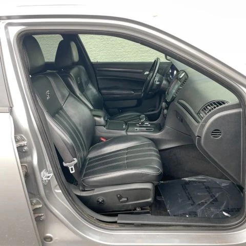 2014 Chrysler 300 (2005-2023) - Image 5 of 6