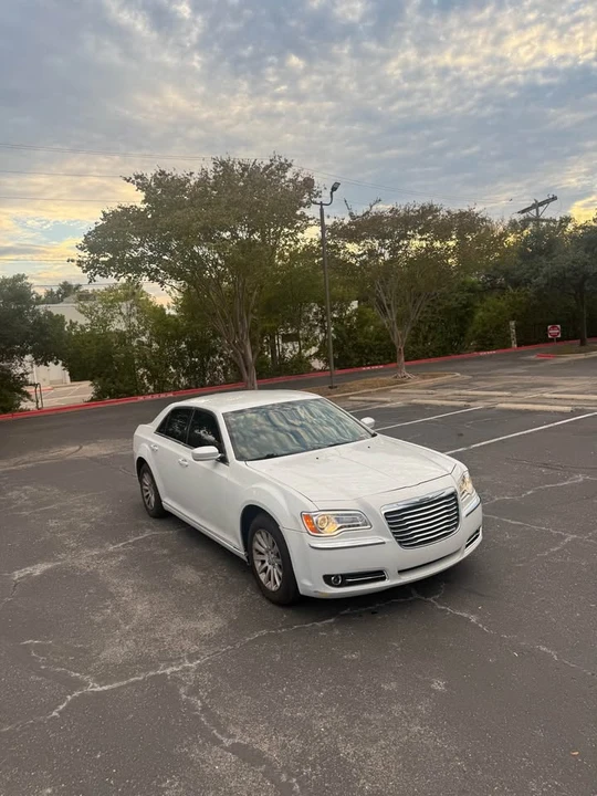 2014 Chrysler 300 (2005-2023) - Image 3 of 6