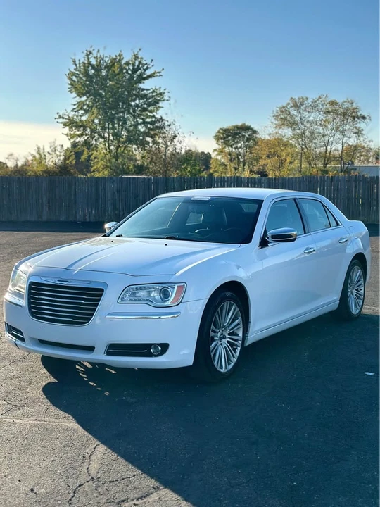 2014 Chrysler 300 (2005-2023) - Image 2 of 14