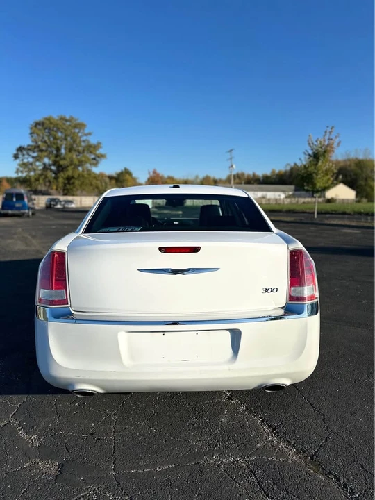 2014 Chrysler 300 (2005-2023) - Image 5 of 14