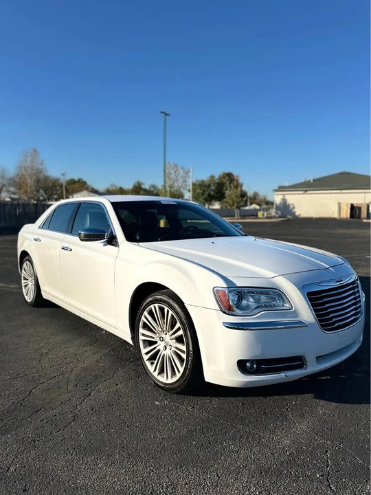 2014 Chrysler 300 (2005-2023) - Image 8 of 14