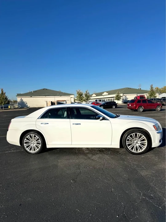2014 Chrysler 300 (2005-2023) - Image 7 of 14
