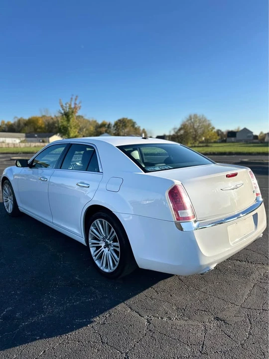 2014 Chrysler 300 (2005-2023) - Image 4 of 14