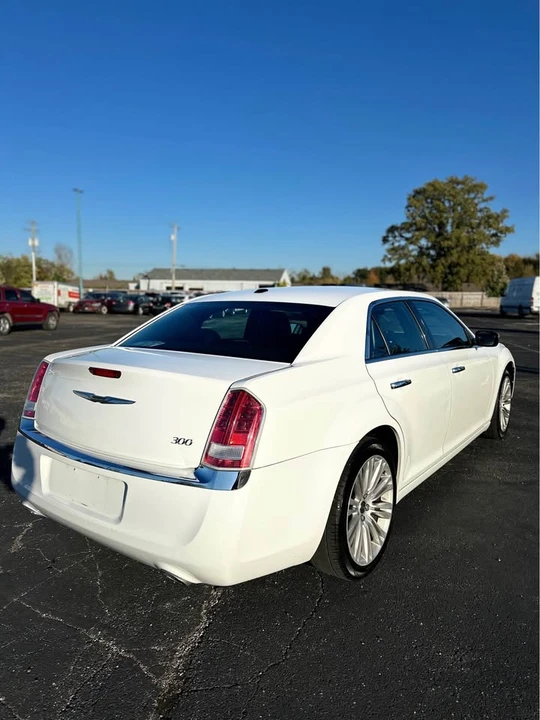 2014 Chrysler 300 (2005-2023) - Image 6 of 14
