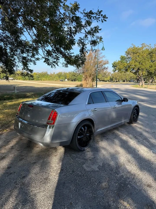 2014 Chrysler 300 (2005-2023) - Image 4 of 13