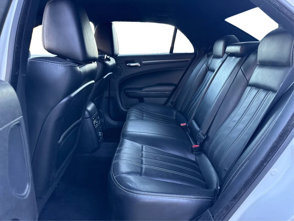 2014 Chrysler 300 (2005-2023) - Image 10 of 21