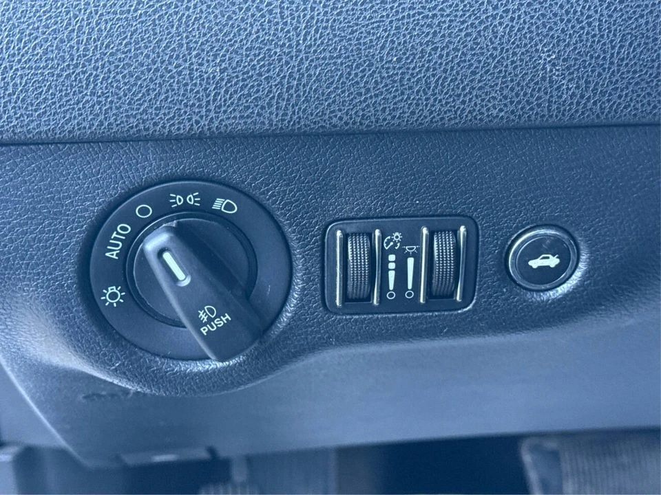 2014 Chrysler 300 (2005-2023) - Image 17 of 21