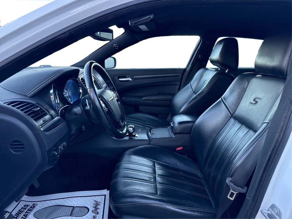 2014 Chrysler 300 (2005-2023) - Image 9 of 21