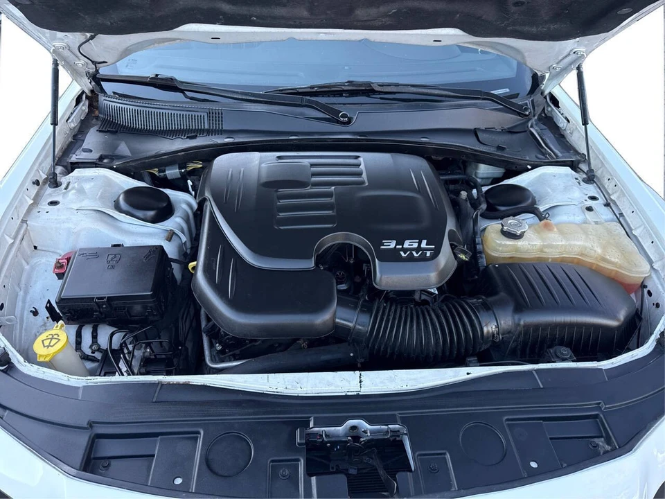 2014 Chrysler 300 (2005-2023) - Image 13 of 21