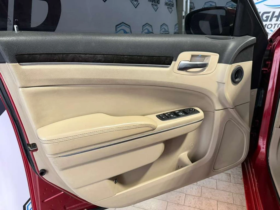 2014 Chrysler 300 (2005-2023) - Image 11 of 21