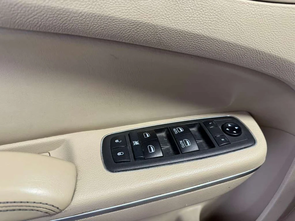 2014 Chrysler 300 (2005-2023) - Image 13 of 21
