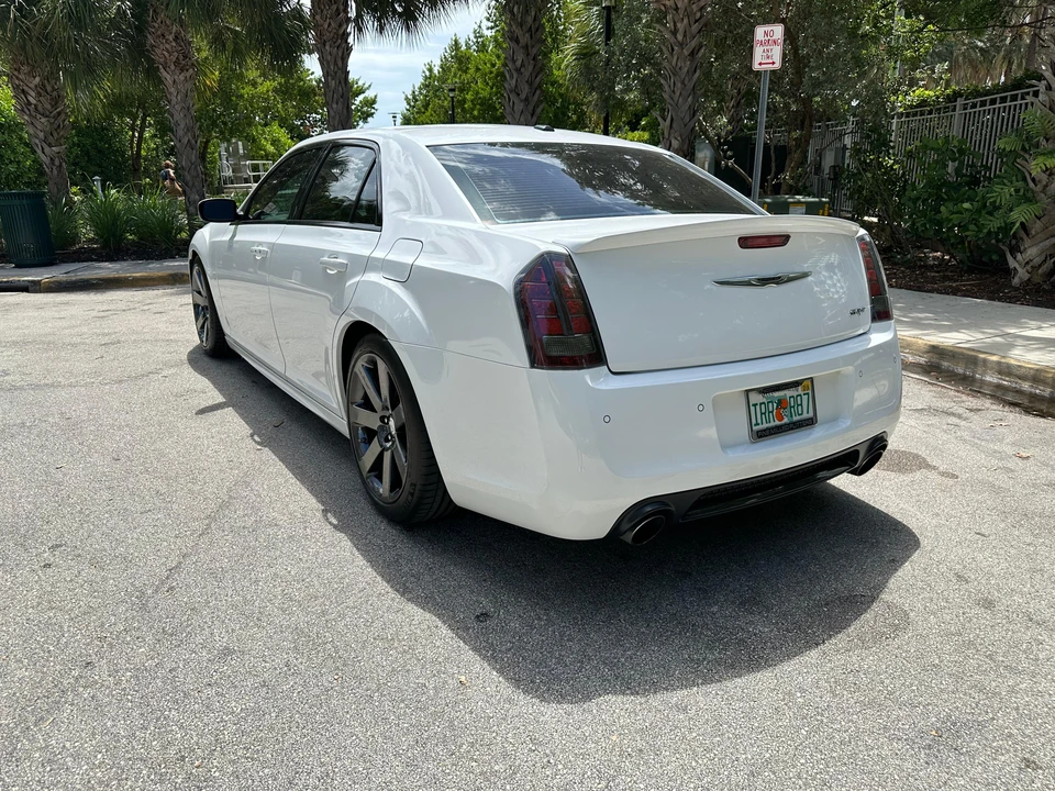 2014 Chrysler 300 (2005-2023) - Image 10 of 28