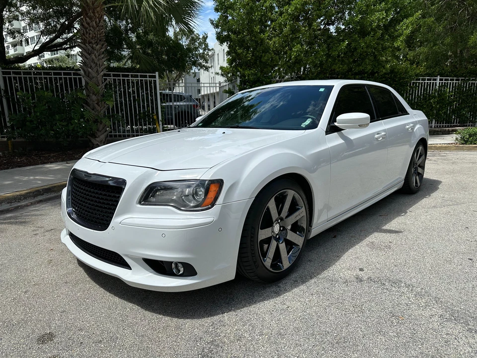 2014 Chrysler 300 (2005-2023) - Image 9 of 28