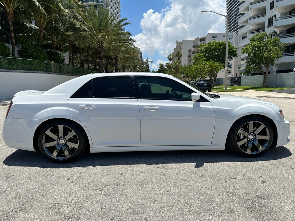 2014 Chrysler 300 (2005-2023) - Image 17 of 28